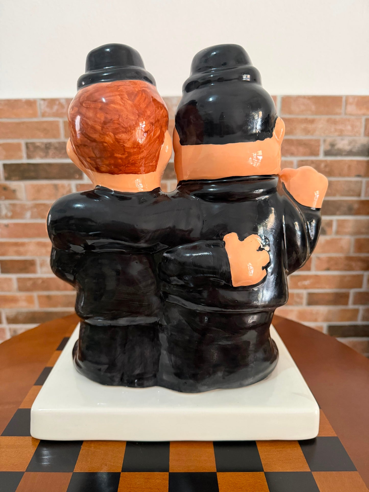 Statua Laurel & Hardy (Stanlio e Ollio) – Pan Am Airlines – Ceramica Smaltata – H. ca. 30 cm