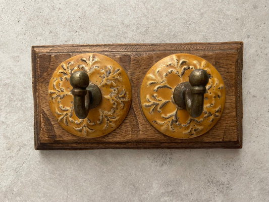Appendiabiti da parete vintage Made in Italy – Metà XX secolo – Legno, porcellana e metallo